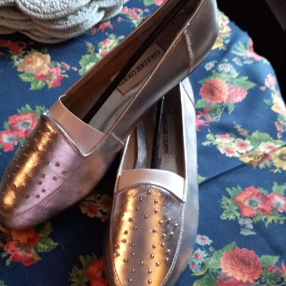 NIB! Vintage Carriage Court Stratton Silver Studded Loafers